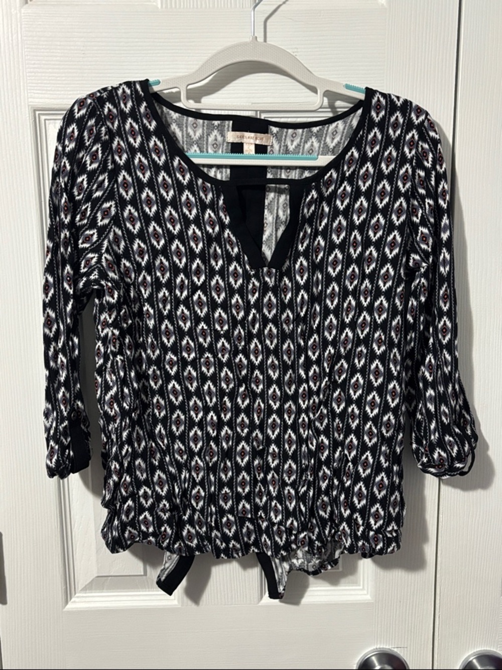 Skies Are Blue Black & White Geometric V-Neck Blouse